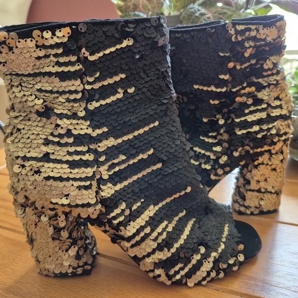 NWOT - Enzo‎ Angiolini Black & Gold Sequin Peep Toe Booties - Size 7M - Picture 1 of 5